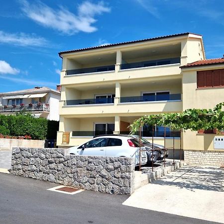 Apartmani Krajinovic คิร์ก ภายนอก รูปภาพ