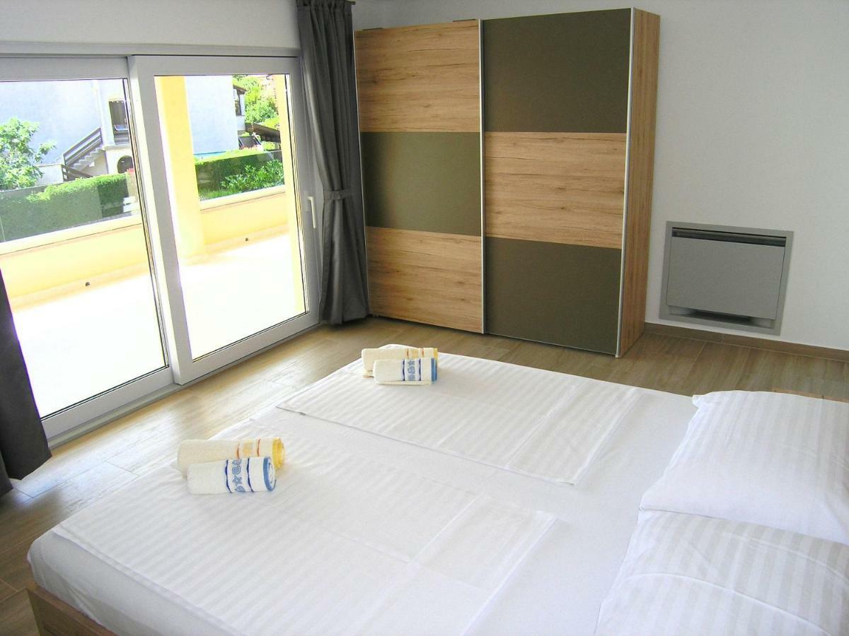 Apartmani Krajinovic คิร์ก ภายนอก รูปภาพ