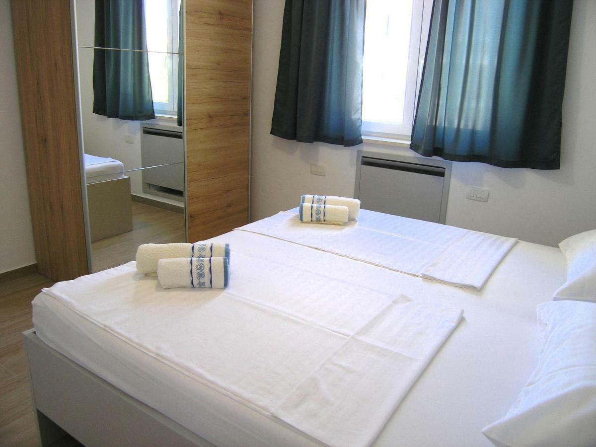 Apartmani Krajinovic คิร์ก ภายนอก รูปภาพ