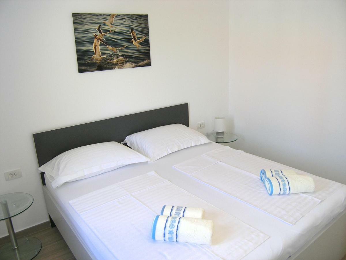 Apartmani Krajinovic คิร์ก ภายนอก รูปภาพ