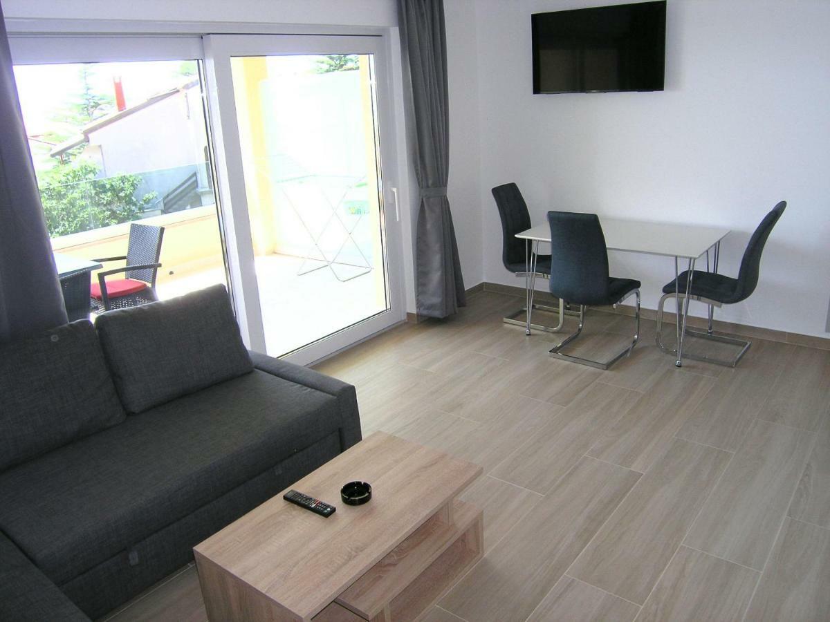 Apartmani Krajinovic คิร์ก ภายนอก รูปภาพ